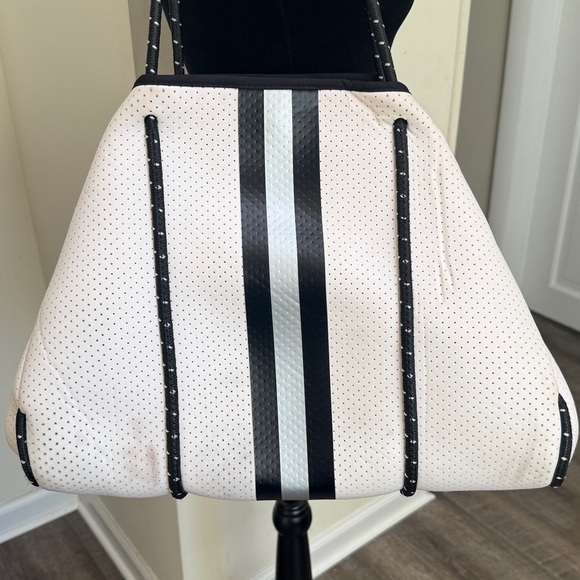 Haute Shore Greyson White Tote - Picture 4 of 10